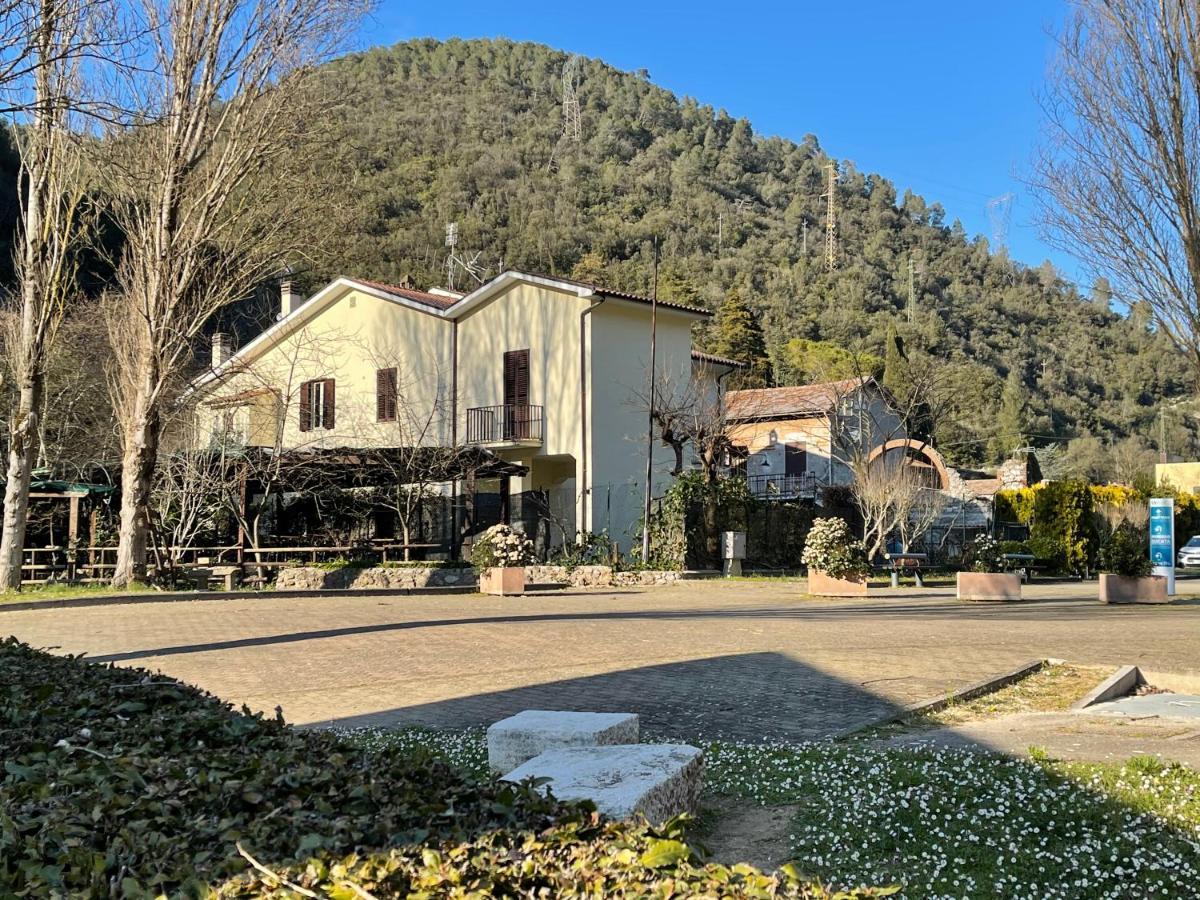 Rifugio Della Cascata Villa Collestatte Exterior foto