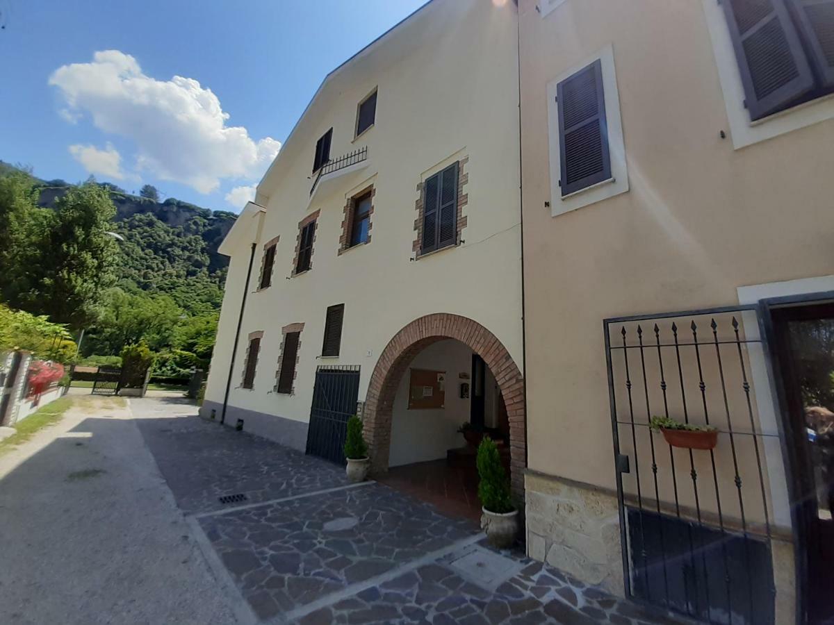 Rifugio Della Cascata Villa Collestatte Exterior foto